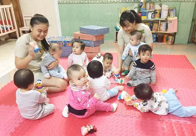 Một giờ học vận động của lớp 3 - 12 tháng tuổi tại Trường Mầm non Bé Thông Minh (Hải Châu - Đà Nẵng)