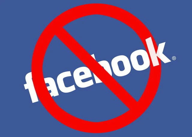 Nhóc 16 tuổi kiện mẹ ra tòa vì đăng ảnh mình trên facebook