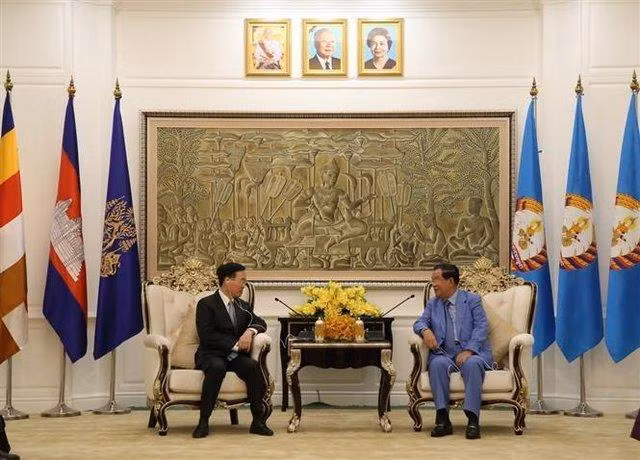 Chủ tịch Đảng Nhân dân Campuchia, Thủ tướng Vương quốc Campuchia Samdech Akka Moha Sena Padei Techo Hun Sen tiếp đón đồng chí Võ Văn Thưởng, Ủy viên Bộ Chính trị, Thường trực Ban Bí thư. Ảnh: Vũ Hùng/PV TTXVN tại Campuchia