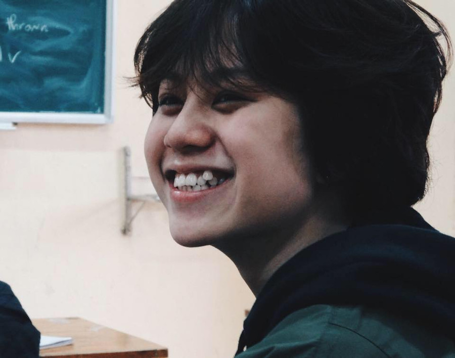 Chiếc răng khểnh đáng yêu và nụ cười của Bảo Hân khiến gương mặt như bừng sáng. Chiếc răng khểnh đáng yêu và nụ cười của Bảo Hân khiến gương mặt như bừng sáng.