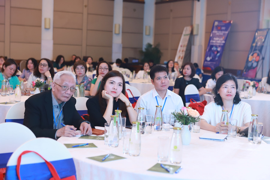 Các đại biểu tham gia hội thảo. Các đại biểu tham gia hội thảo.