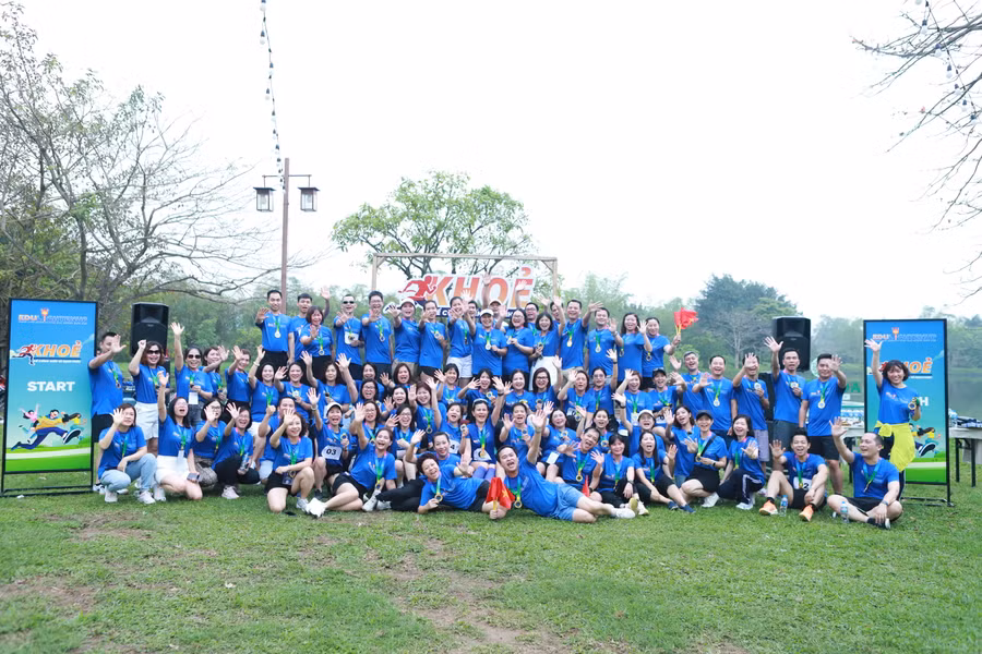 Các đại biểu tham gia giải chạy vào sáng 30/3 tại Ninh Bình.