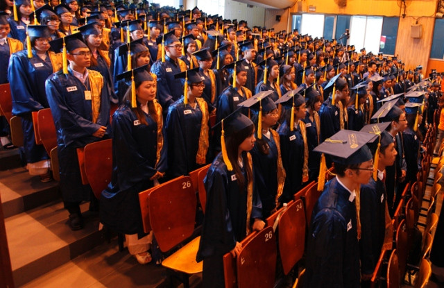 Trường ĐH Văn Lang: 7 thạc sĩ và 2.000 tân kiến trúc sư, kỹ sư, cử nhân tốt nghiệp
