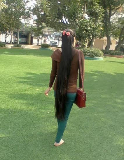 Mái tóc dài khiến nữ sinh này luôn thu hút sự chú ý của nhiều người.