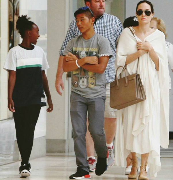 Angelina Jolie không giữ lời hứa đưa Pax Thiên trở về thăm Việt Nam ảnh 1 Angelina Jolie không giữ lời hứa đưa Pax Thiên trở về thăm Việt Nam ảnh 1