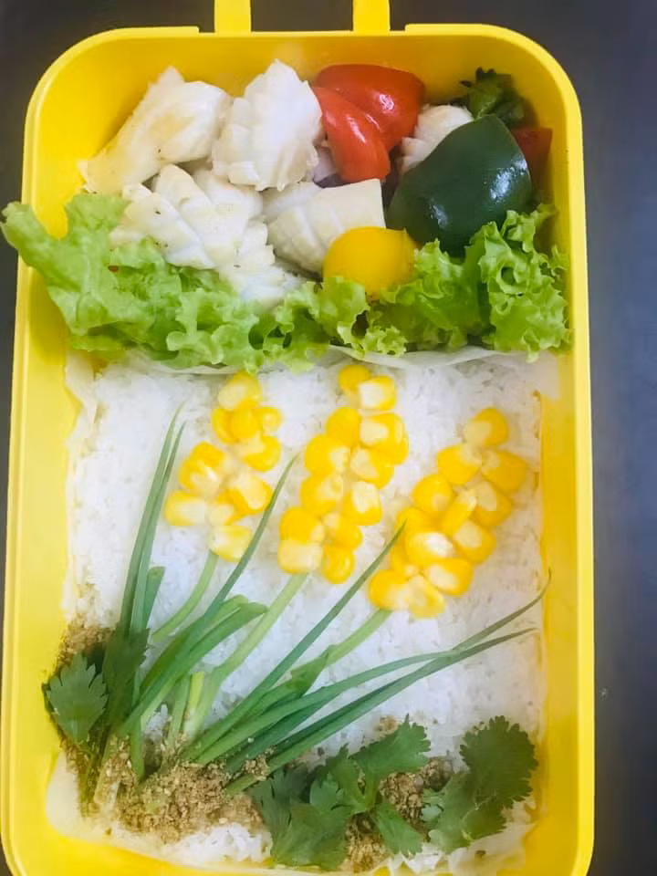 Chồng khoe hộp cơm bento vợ làm đầy hương vị tình yêu khiến ai nấy trầm trồ ảnh 11