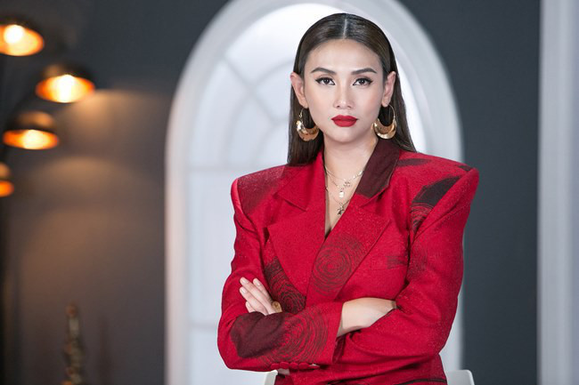 Võ Hoàng Yến từng bị các nhà thiết kế tẩy chay vì… quá béo