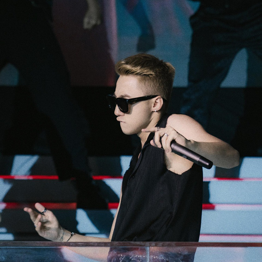 Sau gần một năm phát hành "Chạy ngay đi", các Sky - cộng đồng fan của Sơn Tùng M-TP vẫn đang mong ngóng nam ca sĩ ra mắt sản phẩm mới từng ngày.