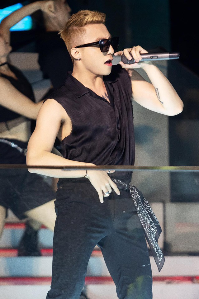 Thời gian gần đây, Sơn Tùng M-TP cũng thường xuyên đăng tải hình ảnh và chăm giao lưu với fan trên mạng xã hội hơn trước.