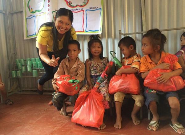 Trẻ vùng cao còn nhiều thiếu thốn, khó khăn hơn so với thành thị.