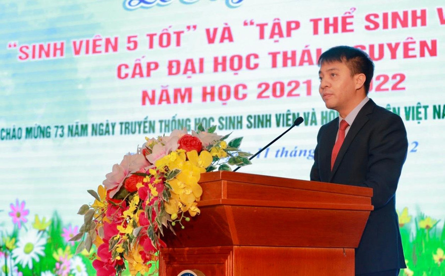 TS. Nguyễn Quang Đông, Chủ tịch Hội sinh viên Đại học Thái Nguyên phát biểu tại chương trình. TS. Nguyễn Quang Đông, Chủ tịch Hội sinh viên Đại học Thái Nguyên phát biểu tại chương trình.