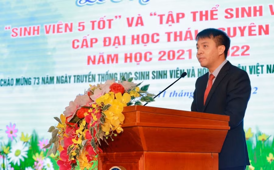TS. Nguyễn Quang Đông, Chủ tịch Hội sinh viên Đại học Thái Nguyên phát biểu tại chương trình.
