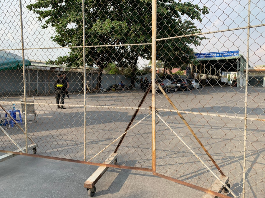 Trung tâm đăng kiểm 61-09D ở tỉnh Bình Dương bị khám xét. Trung tâm đăng kiểm 61-09D ở tỉnh Bình Dương bị khám xét.