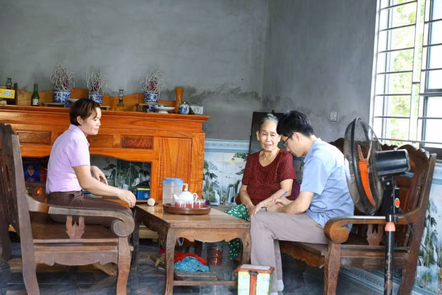 Gia đình bà Lường Thị Vy vui mừng phấn khởi khi được hỗ trợ xây dựng căn nhà mới.