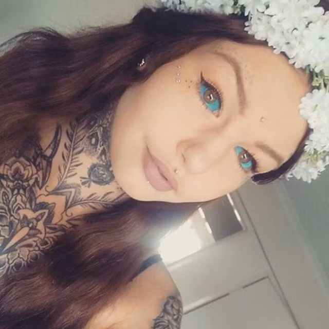 Hiện tại, Amber có hơn 21.000 người theo dõi trên mạng xã hội Instagram