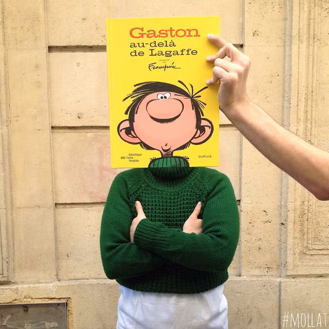 Lấy sách che mặt: Trào lưu chụp ảnh hài hước mới? - Ảnh 7.