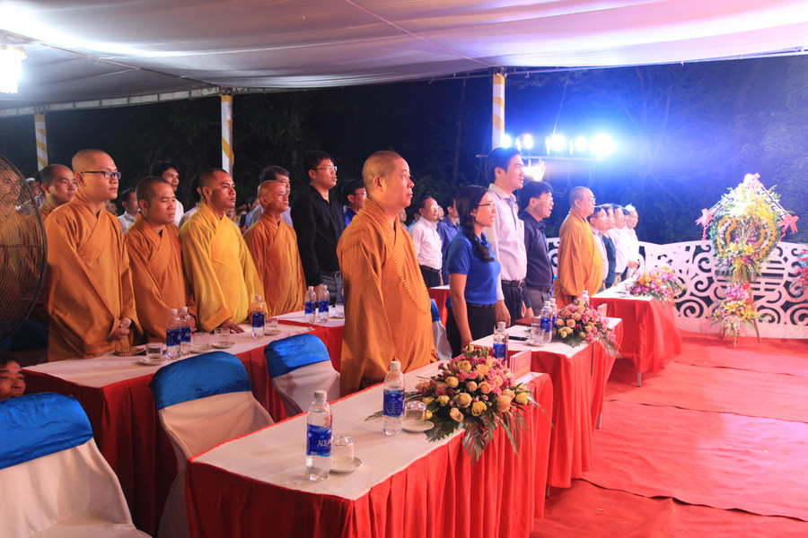 Giáo hôi Phật giáo cùng các ngành chức năng làm lễ cầu siêu cho anh linh các thanh niên tử nạn