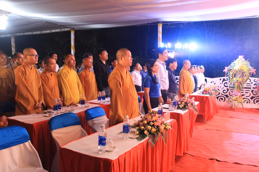 Giáo hôi Phật giáo cùng các ngành chức năng làm lễ cầu siêu cho anh linh các thanh niên tử nạn