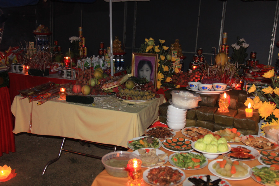 Những người đã mất, hầu hết ở lứa tuổi đôi mươi, chỉ có một vài người còn lại di ảnh