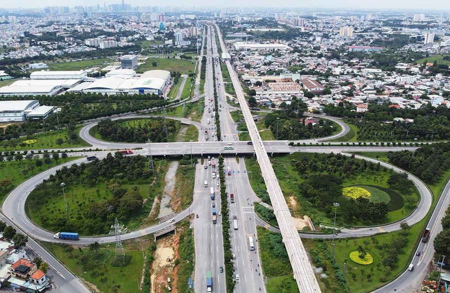 Phát triển đột phá mạnh về hệ thống hạ tầng đô thị là yêu cầu của Tổng Bí thư Nguyễn Phú Trọng với lãnh đạo TPHCM. Phát triển đột phá mạnh về hệ thống hạ tầng đô thị là yêu cầu của Tổng Bí thư Nguyễn Phú Trọng với lãnh đạo TPHCM.