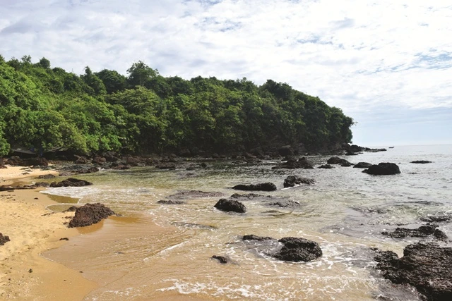 Biển Rạng hoang sơ, là điểm đến lý tưởng cho những ai yêu thích du lịch bụi, muốn khám phá vẻ đẹp của thiên nhiên