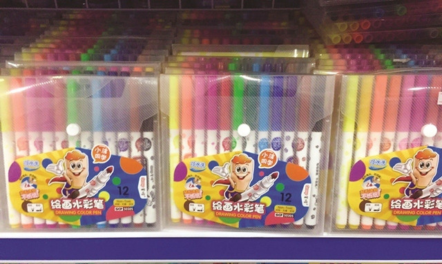 Đồ dùng học tập “made in China” có “đất sống khỏe” trên thị trường vì giá rẻ, hợp thị hiếu phần đông học sinh