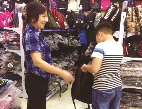 Một chiếc ba lô, cặp sách được nhiều phụ huynh sắm cho con dùng cho đến khi nào hỏng mới mua cái mới
