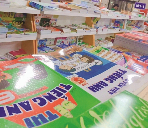 Các phụ huynh thường tự chọn mua sách tham khảo theo nhu cầu học của con