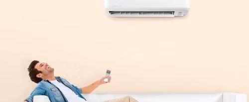 Đi ngoài nắng nóng vào điều hòa lạnh vừa nguy hiểm vừa tốn điện (hình minh họa).