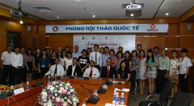 Các tân học viên và quan khách tại lễ khai giảng