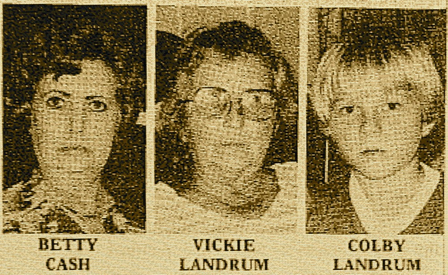 Betty Cash, Vickie Landrum và Colby Landrum (từ trái sang). Betty Cash, Vickie Landrum và Colby Landrum (từ trái sang).