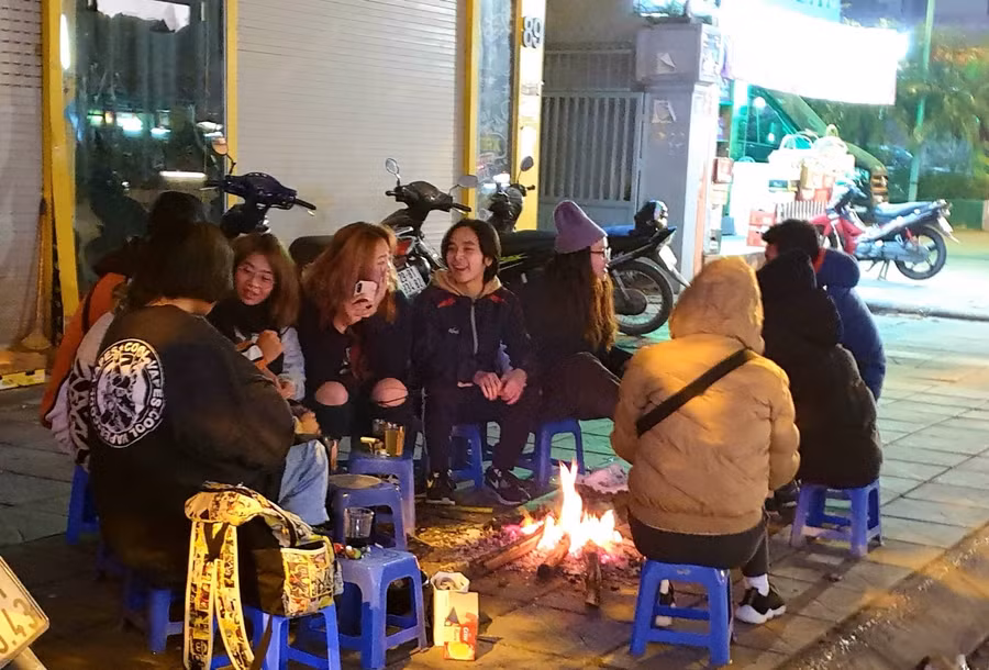 Một quán nước chè trên phố Nguyễn Chí Thanh.