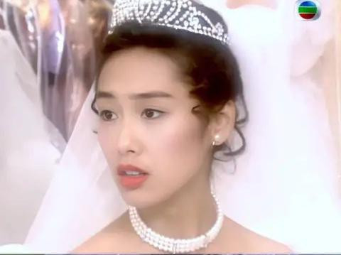 27 mỹ nhân tuyệt sắc Hong Kong mặc váy cưới tinh khôi, Lê Tư hay Châu Huệ Mẫn mới kinh diễm hơn cả? - Ảnh 30. 27 mỹ nhân tuyệt sắc Hong Kong mặc váy cưới tinh khôi, Lê Tư hay Châu Huệ Mẫn mới kinh diễm hơn cả? - Ảnh 30.