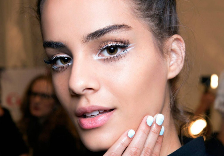 Bí quyết vẽ eyeliner màu trắng thật mảnh cho đôi mắt đẹp mê hồn ảnh 5 Empty