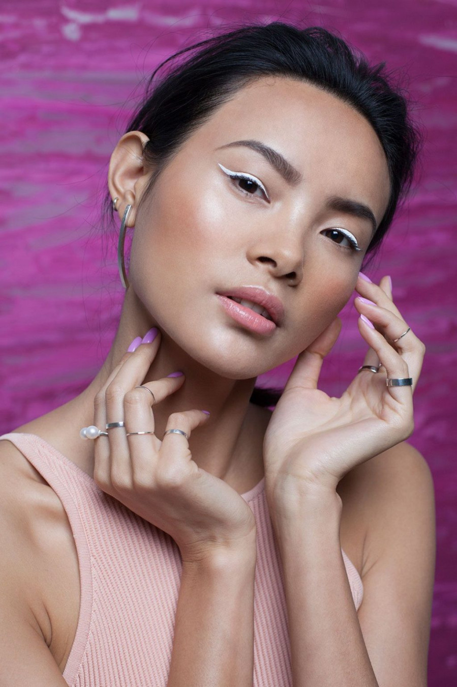 Bí quyết vẽ eyeliner màu trắng thật mảnh cho đôi mắt đẹp mê hồn ảnh 2 Empty