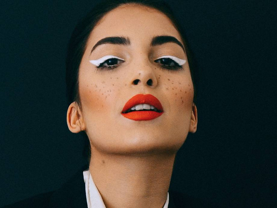 Bí quyết vẽ eyeliner màu trắng thật mảnh cho đôi mắt đẹp mê hồn ảnh 1 Empty