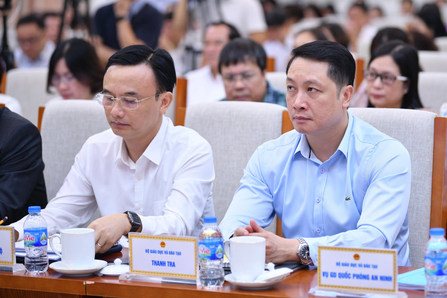 Các đại biểu tham dự buổi gặp gỡ trực tiếp tại điểm cầu Bộ GD&ĐT sáng 15/8. Các đại biểu tham dự buổi gặp gỡ trực tiếp tại điểm cầu Bộ GD&ĐT sáng 15/8.