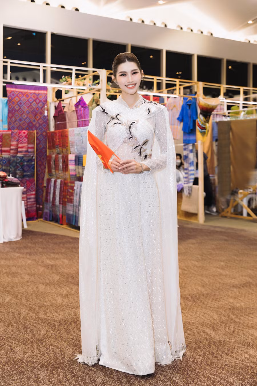 Á hậu Chế Nguyễn Quỳnh Châu.