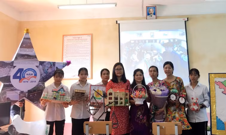 Tiết học giới thiệu về triển lãm với các trường nước ngoài trước ngày hội chính