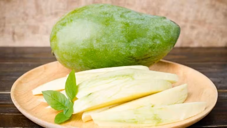  Xoài xanh chứa nhiều vitamin, khoáng chất và chất chống oxy hóa. (Ảnh: ITN).