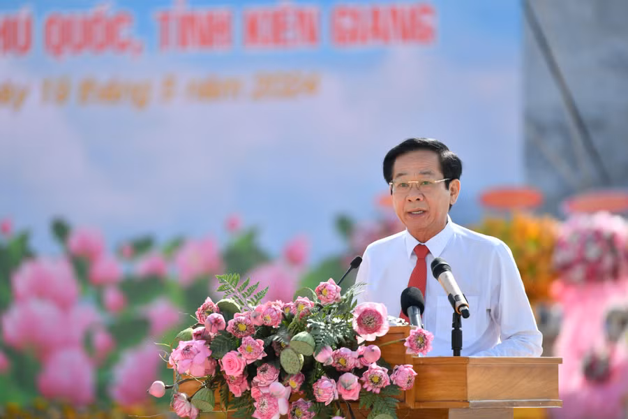 Ông Đỗ Thanh Bình, Bí thư Tỉnh ủy Kiên Giang đọc diễn văn tại buổi lễ khánh thành.