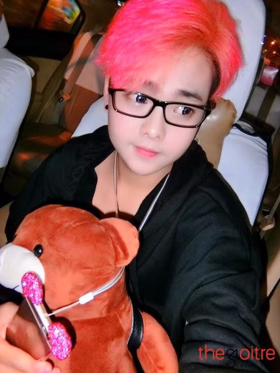 “Mình ngủ từ sáng đến tối, từ tối đến sáng ngày hôm sau. Năm nay, cả gia đình mình đều chuyển lên Sài Gòn nên mình không có cơ hội trở lại đón Tết tại quê hương Nha Trang, được cùng ông bà nâu bánh chưng, tỉa hoa với như mọi năm. Chắc vì thế mà làm không khí Tết trong mình nhạt hẳn”.