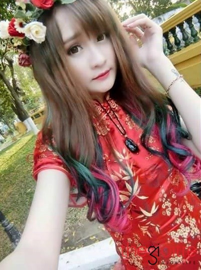 Cô gái từng được biết đến nhờ sự việc 2 cô gái đánh nhau ngoài ý muốn tại phố đi bộ Nguyễn Huệ năm 2015 vừa qua. Được nhiều bạn trẻ quan tâm, hiện Facebook của 9X đang có hơn 135 ngàn người theo dõi. Cô gái từng được biết đến nhờ sự việc 2 cô gái đánh nhau ngoài ý muốn tại phố đi bộ Nguyễn Huệ năm 2015 vừa qua. Được nhiều bạn trẻ quan tâm, hiện Facebook của 9X đang có hơn 135 ngàn người theo dõi.