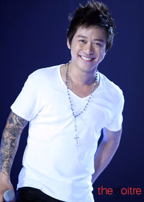 Tuấn Hưng từng là cựu sinh viên của Đại học Thăng Long. Tuấn Hưng từng là cựu sinh viên của Đại học Thăng Long.