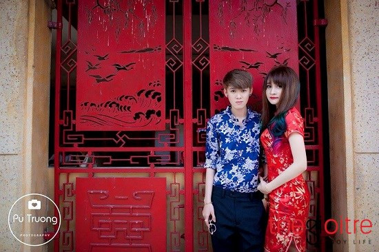 Bất ngờ khi hỏi bạn đã có người yêu chưa, cô không ngại công khai rằng: “Mình đã có người yêu, nhưng nếu như mình không nói thì không ai biết cả. Người yêu mình là con gái. Bạn bè, mọi người xung quanh hay gọi chúng mình là LGBT”. Bất ngờ khi hỏi bạn đã có người yêu chưa, cô không ngại công khai rằng: “Mình đã có người yêu, nhưng nếu như mình không nói thì không ai biết cả. Người yêu mình là con gái. Bạn bè, mọi người xung quanh hay gọi chúng mình là LGBT”.