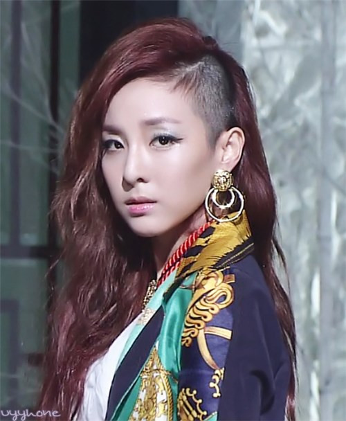 Giới trẻ “điên đảo” với trào lưu “xăm hình” cho tóc siêu chất ảnh 2 Giới trẻ “điên đảo” với trào lưu “xăm hình” cho tóc siêu chất ảnh 2