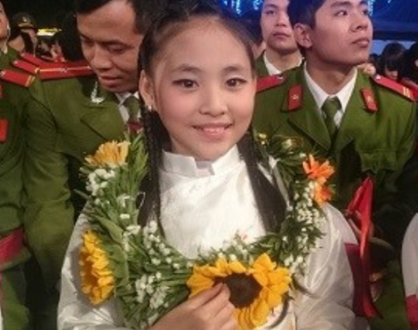 9 tuổi, 103 huy chương 