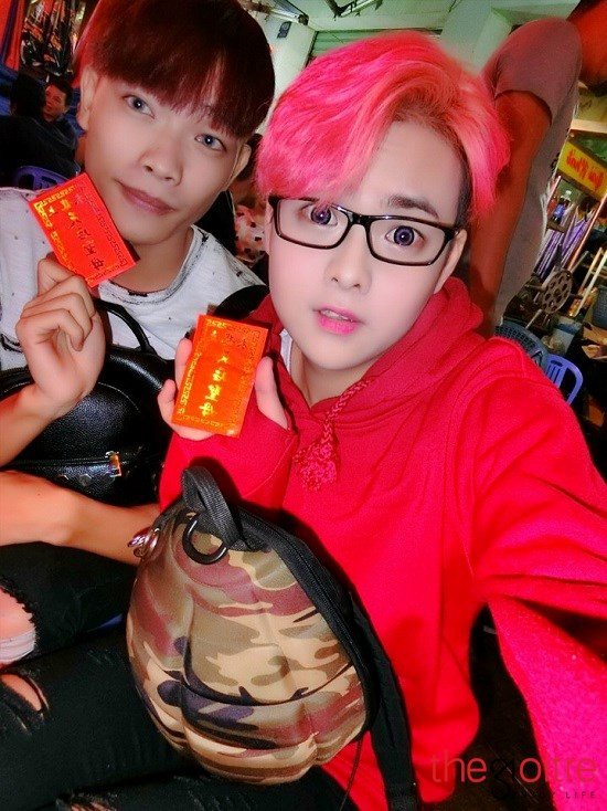 Kể từ ngày mồng 1 Tết Bính Thân 2016, Lê Quang Hưng - 9x bán hàng giỏi tại Sài Thành lại chọn cho mình một hình thức đón Tết "không giống ai" trong ngày Tết. 3 ngày, từ mùng 1 đến mùng 3 Tết Âm lịch, Quang Hưng chưa bước ra khỏi nhà dù chỉ một lần.