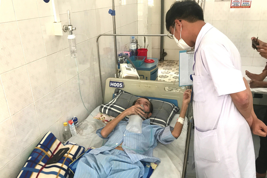 Nhiều công nhân của Công ty TNHH Châu Tiến phải điều trị bệnh phổi. (Ảnh: Phạm Tâm)