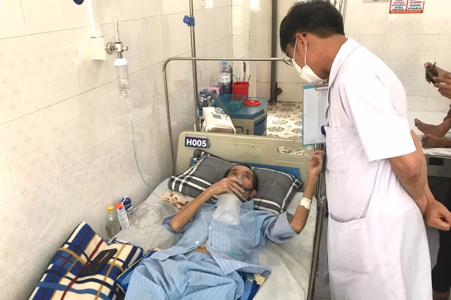 Nhiều công nhân của Công ty TNHH Châu Tiến phải điều trị bệnh phổi. (Ảnh: Phạm Tâm)